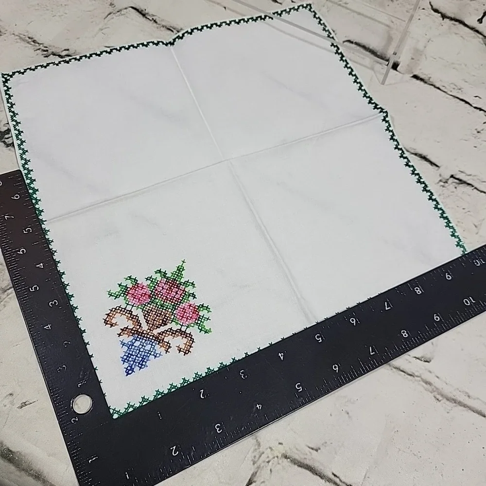 Vintage Cross-Stitch Embroidered Cloth Napkins Lot Of 4‎ Traditional Grannycore